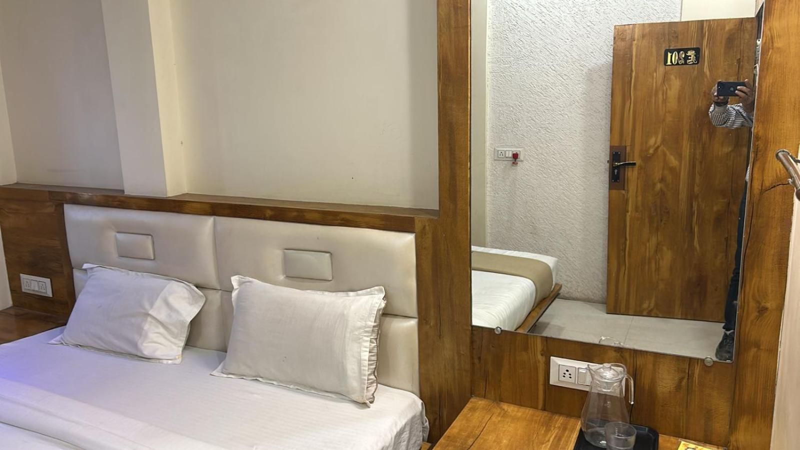 Hotel Empire Ujjain Exterior foto