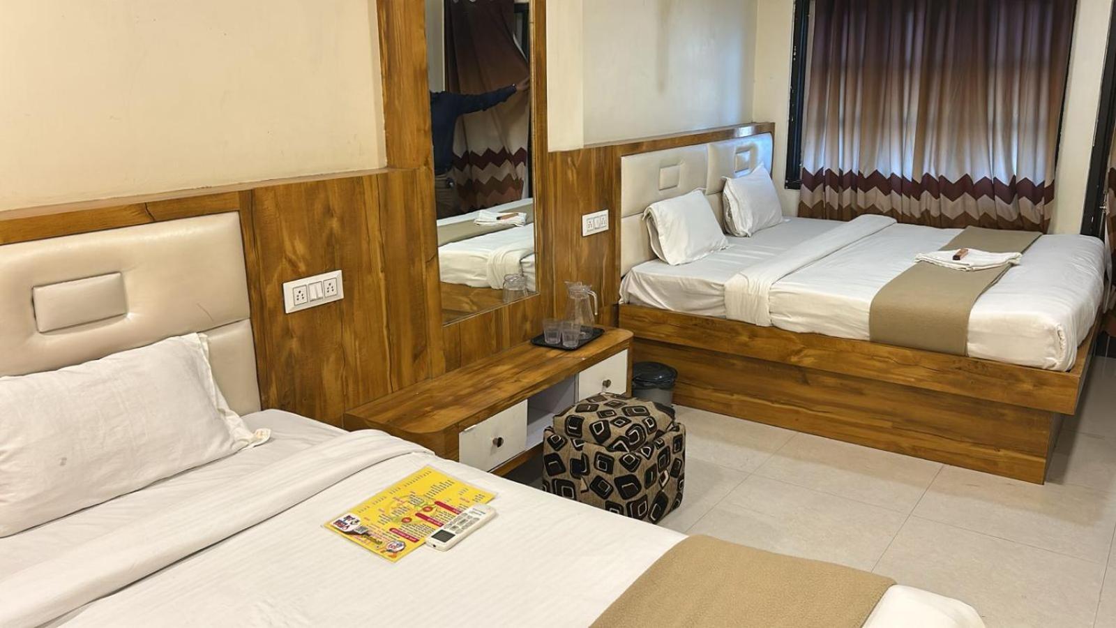 Hotel Empire Ujjain Exterior foto